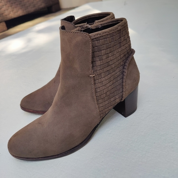 Jack Rogers Deborah Bootie Dark Brown Suede Size 7M, EUC - Picture 3 of 8